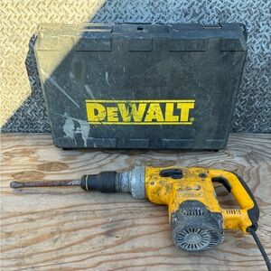 DeWALT D25600 Demolition Rotary Hammer Drill Corded SDS Max With Carrying Case